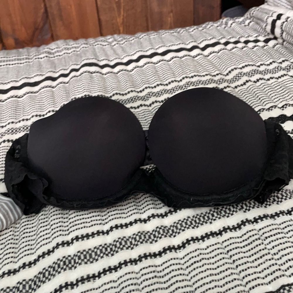 Aeri Black Strapless Bra